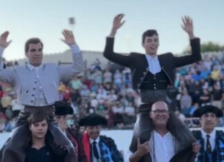 El rejoneador Francisco Martín sale a hombros con Sebastián Fernández en El Barranco de Ávila
