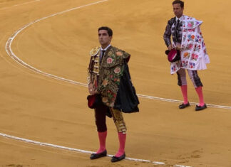 Pablo Páez recibe una ovación en Peralta