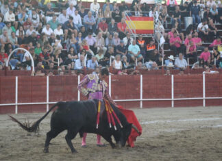 Silencios y tres avisos a Alejandro Cano en Mejorada