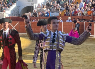 El Gali desoreja a su novillo en Cazorla