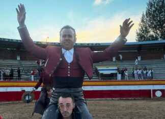 Ferrer Martín sale a hombros con Sergio Domínguez y Sebastián Fernández en Ampuero