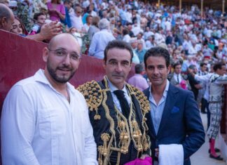 Un «regalo» entre mozos de espada malagueños con Enrique Ponce en Murcia