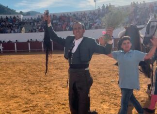 Tres orejas y rabo para Ferrer Martín en La Puerta de Segura