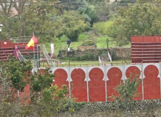 El viento destroza la plaza portátil de Medina de Pomar y no podrán actuar dos novilleros malagueños