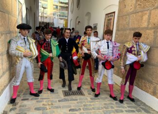 El Fandi ofrece una clase magistral en La Malagueta, con triunfo para el valenciano Israel Guirao