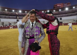 El emotivo corte de coleta de Emilio Bolaños en La Malagueta (incluye vídeo)