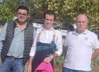 Alejandro Cano tienta ante los peñistas malagueños en la ganadería de Luis Algarra