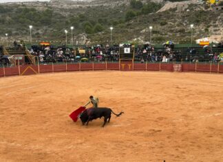 La lluvia no pudo con el triunfal retorno de los toros a Igualeja