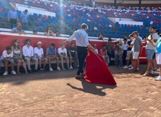 La amenaza de lluvia y el adelanto de la Cabalgata obligan a aplazar la clase magistral de Manuel Escribano en Fuengirola con la Escuela Costa del Sol