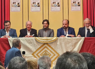 Javier Conde recibe el cariño de aficionados y profesionales en la Peña El Palustre