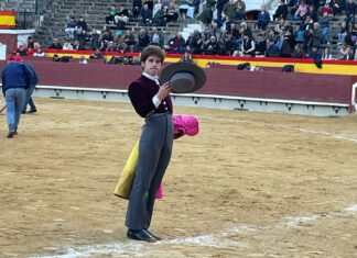 Manuel Martínez saluda en Castellón tras marrar con los aceros