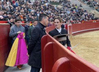 El alumno de la Escuela de Málaga Jaime Padilla es atendido de una contusión clavicular en Valencia