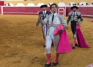 Manuel Martinez inaugura el Certamen Interprovincial cortando una oreja en Alcudia de Guadix