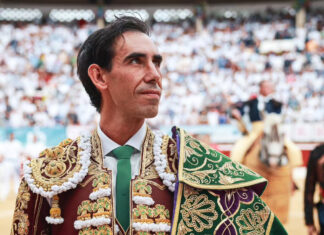 Los fallos a espadas condicionan la tarde de Fortes con los ‘victorinos’ en Mont de Marsan