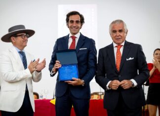 El Dr. Rodrigo Orozco exalta la fiesta taurina en el Colegio de Médicos