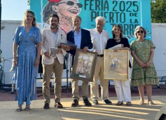 Enrique Romero es homenajeado por sus vecinos como Puerto Torreño del Año