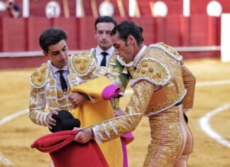 Tarde de compromiso y agradecimiento con una decepcionante corrida de Murteira