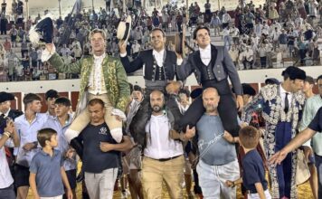 Enfadaron a la bestia en una gran tarde de toreo a caballo en Antequera