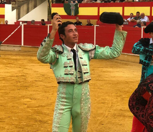 Oreja para el malagueño Alejandro Brescia en la tercera del Certamen Interprovincial en Motril