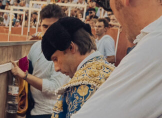 Tarde de silencios para Curro Márquez en Blanca