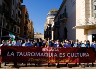 Concentraciones a favor de la Fiesta todos los días de toros en los exteriores de La Malagueta