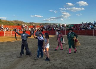 Ferrer Martín invita a 50 niños de su pueblo a los toros en Málaga