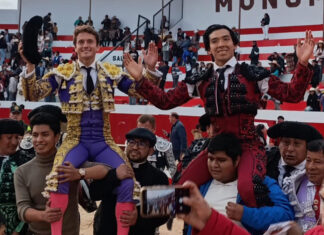 Julio Alguiar sale a hombros con Lama de Góngora en Huamachuco