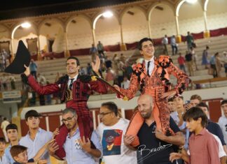 El embrujo de Emilio de Justo y la frescura de Marco Pérez enamoran en la Goyesca de Antequera