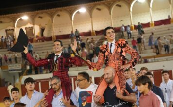 El embrujo de Emilio de Justo y la frescura de Marco Pérez enamoran en la Goyesca de Antequera
