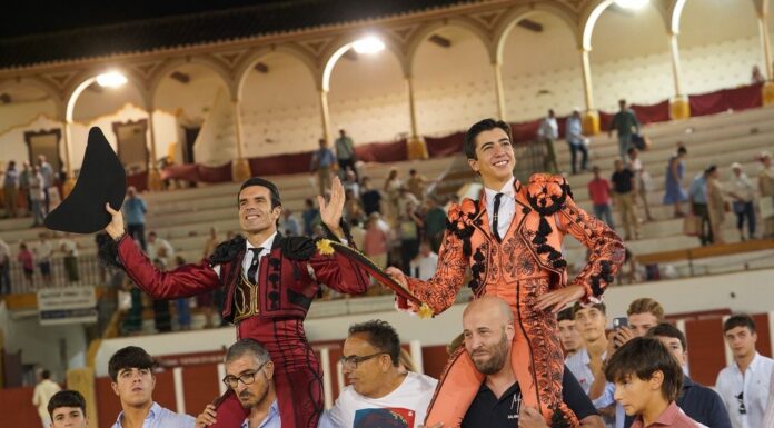 El embrujo de Emilio de Justo y la frescura de Marco Pérez enamoran en la Goyesca de Antequera