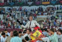 David de Miranda revienta la Feria de Málaga cortando tres orejas de ley