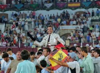 David de Miranda revienta la Feria de Málaga cortando tres orejas de ley