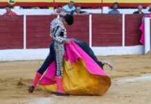 Fortes sale a hombros en Baza con Sebastián Fernández y Borja Jiménez