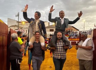 Tarde de gran conexión con los tendidos de Ferrer Martín junto a Paulo Jorge Santos en Torrenueva